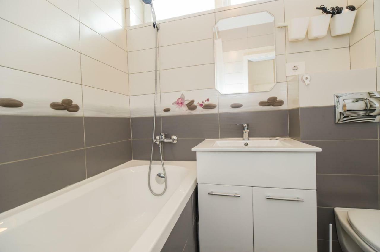 Schiller Apartment 57 - Free Private Parking Брашов Екстер'єр фото