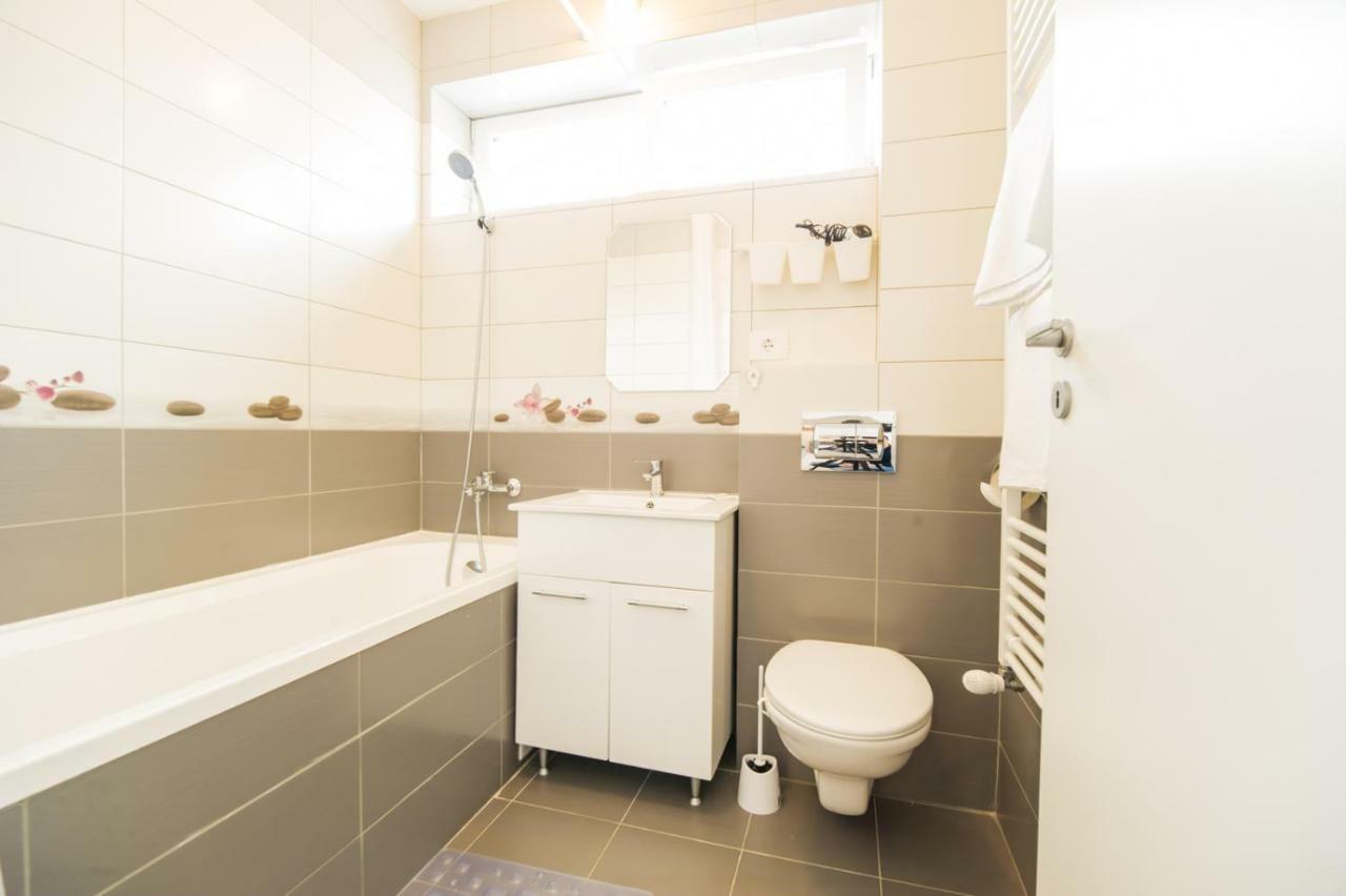 Schiller Apartment 57 - Free Private Parking Брашов Екстер'єр фото